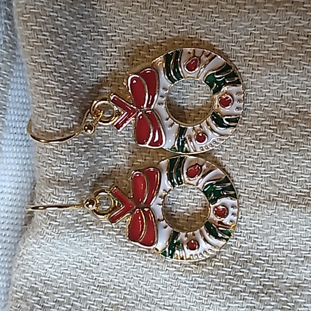 Hypoallergenic Metal Christmas Earrings Wreath in Gold, Red, White & Green